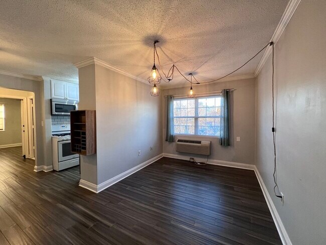 Building Photo - 2241 Farrington Ave