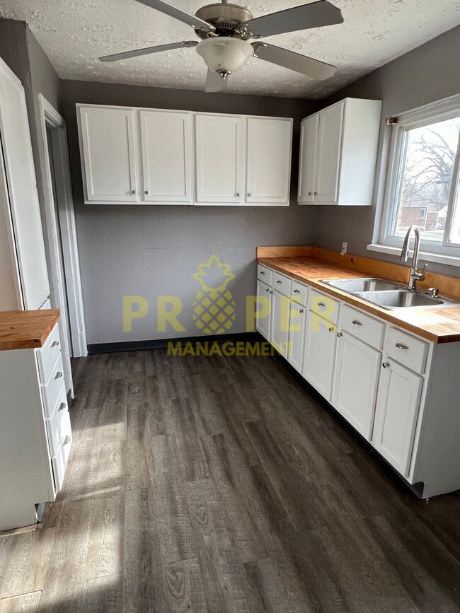 Foto del edificio - 3 bedrooms 2 full bathroom house for rent