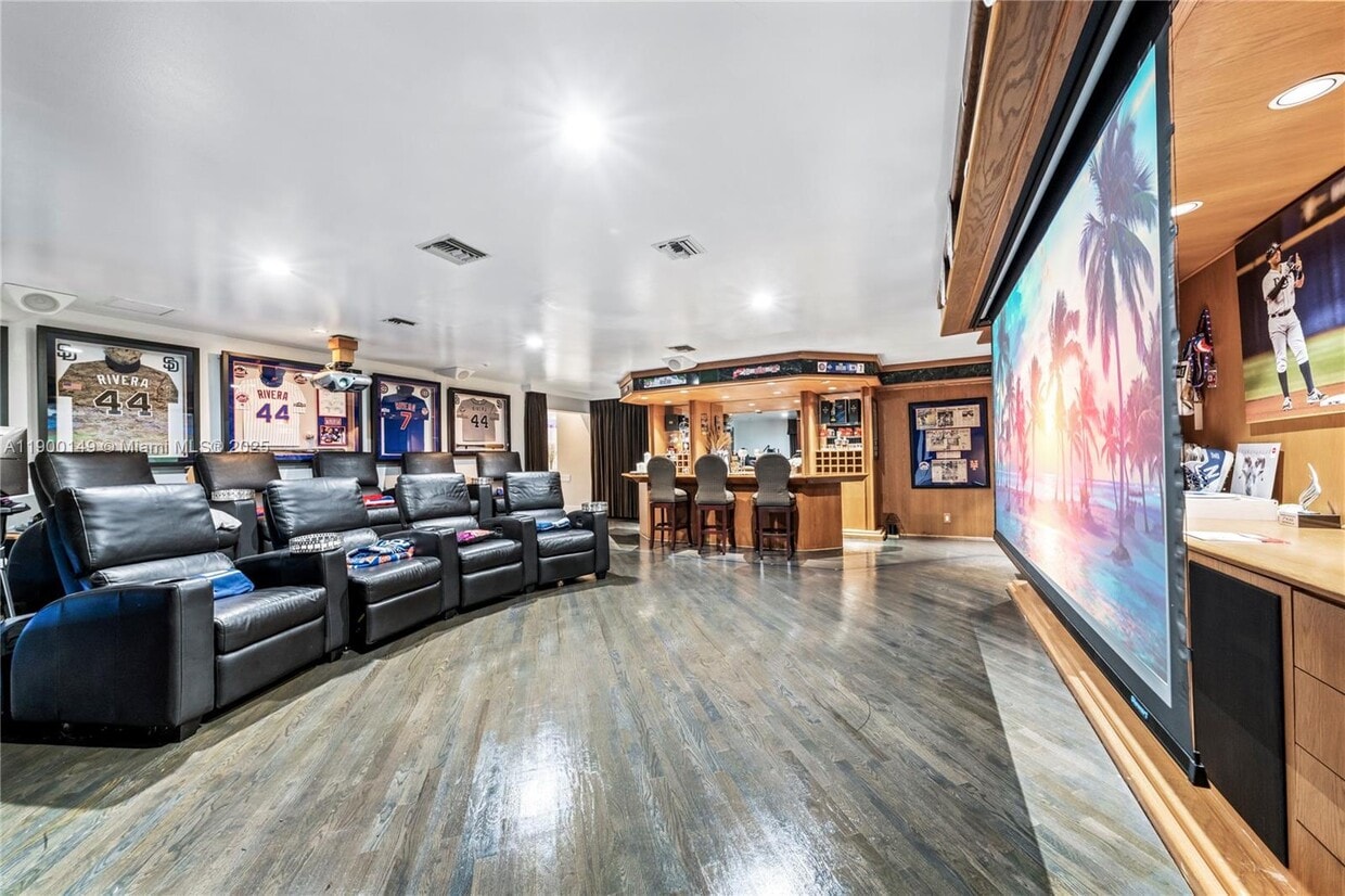 Primary Photo - 5820 Palm Tree Rd