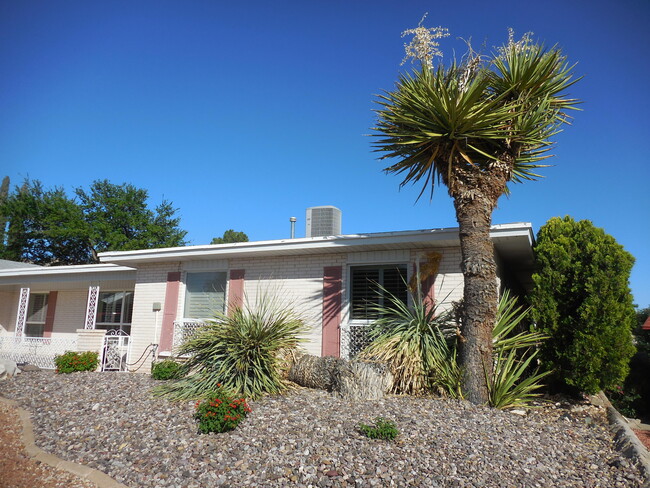 Building Photo - 6308 Los Altos Dr