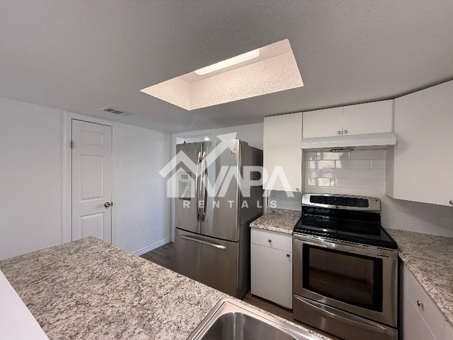 Foto del edificio - 6115 Lake Kemp St