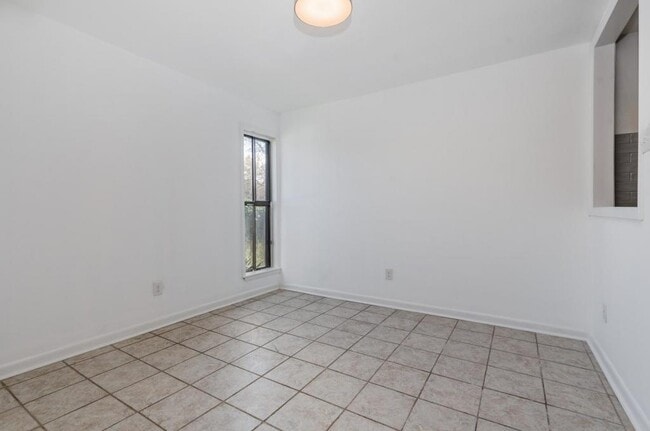 Building Photo - 706 Oak Tree Dr