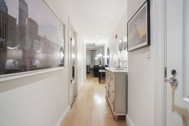Building Photo - Elegant Back Bay Living in Full-Service La...