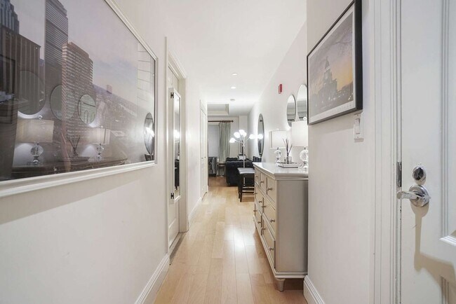 Foto del edificio - Elegant Back Bay Living in Full-Service La...