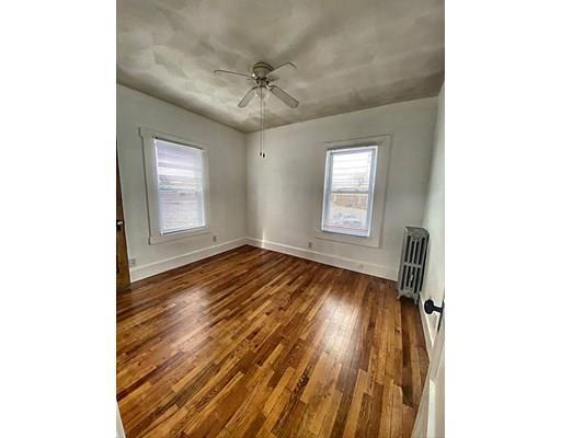 Foto del edificio - 4 bedroom in Lowell MA 01852