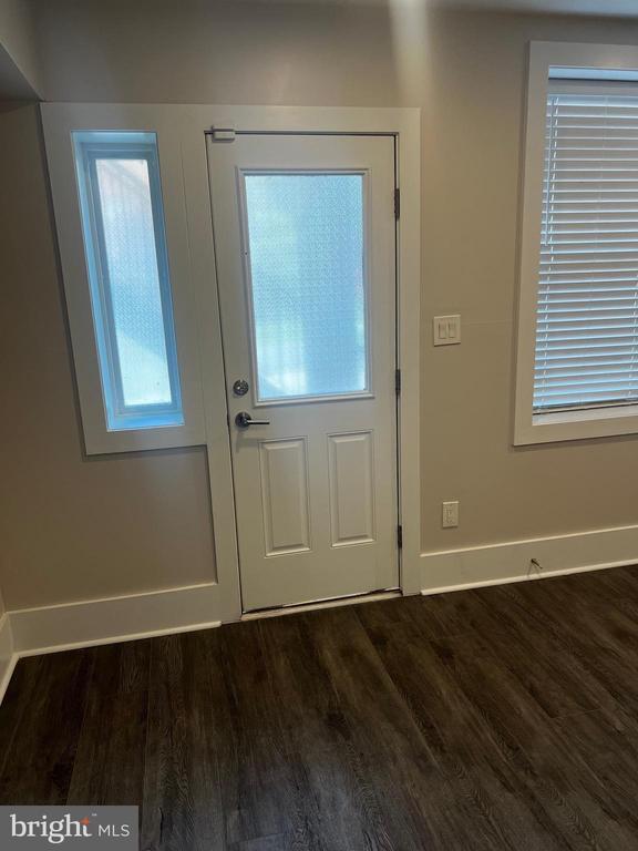 Building Photo - 924 19th St NE