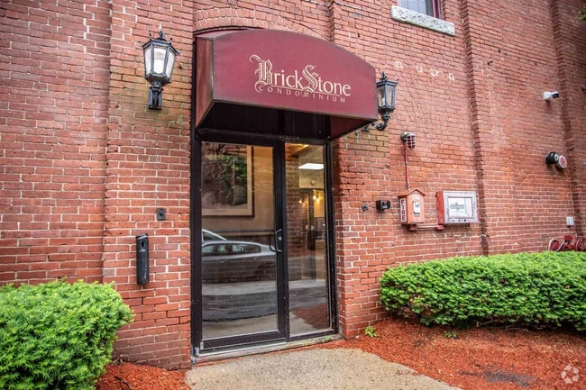 Building Photo - 471 Silver St