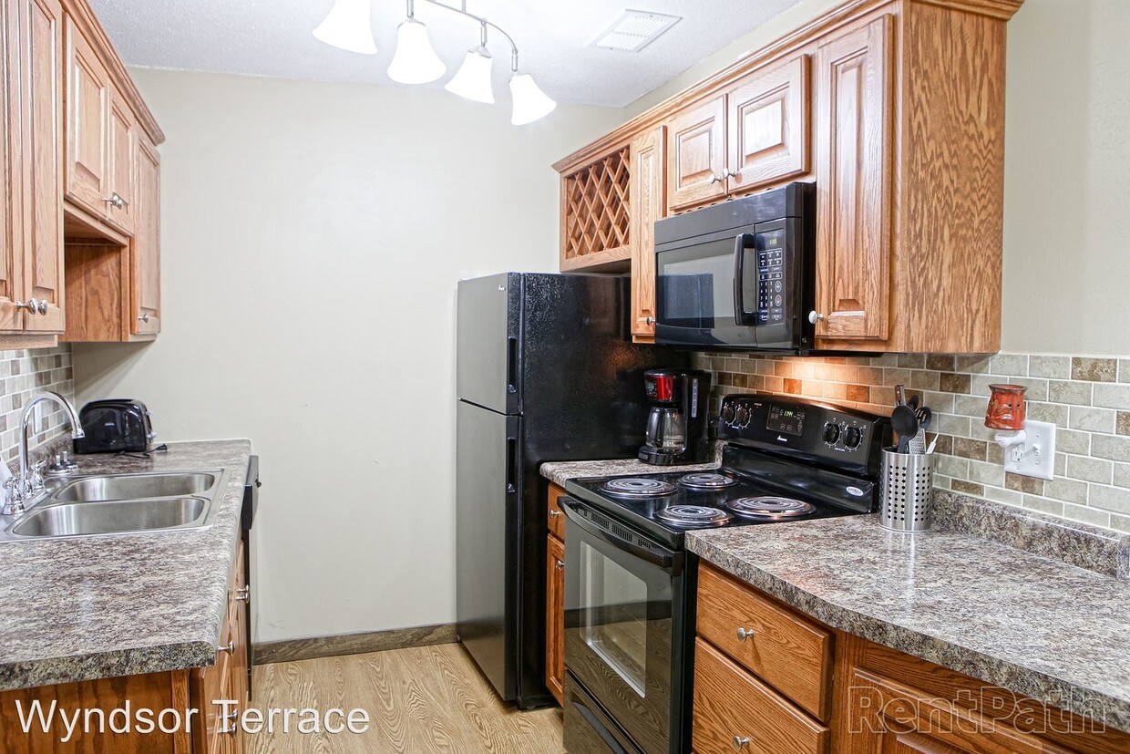 Primary Photo - 4400-4400 Westbrook Dr