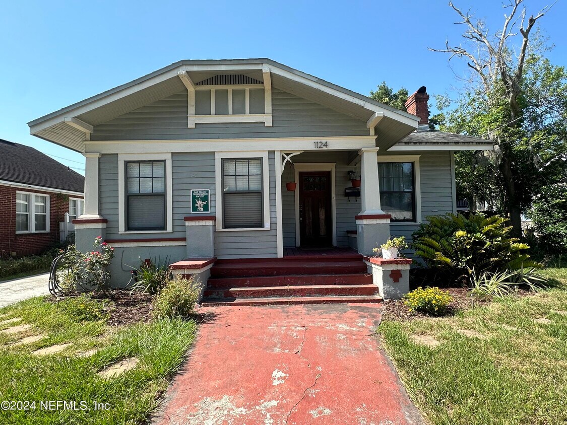 Primary Photo - 1124 Lasalle St