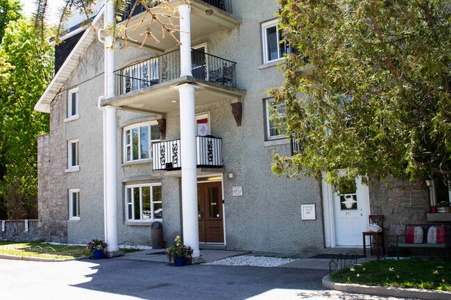 Interior Photo - 27 Lucerne & 87 Vanier
