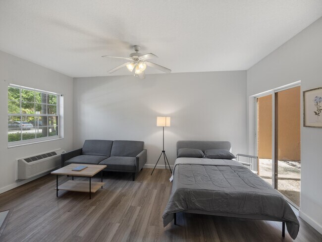 Foto del edificio - 8337 Mulligan Cir