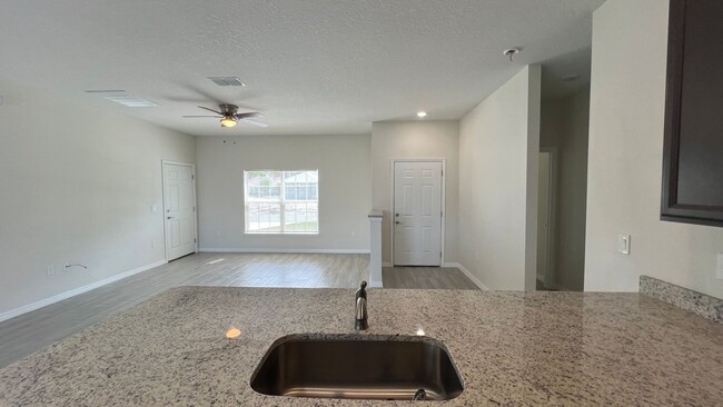 Building Photo - BEAUTIFUL 3 Bedroom, 2 Bathroom Home in Pa...