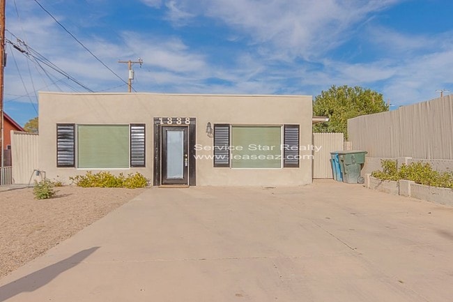 Building Photo - 1338 E Dunlap Ave