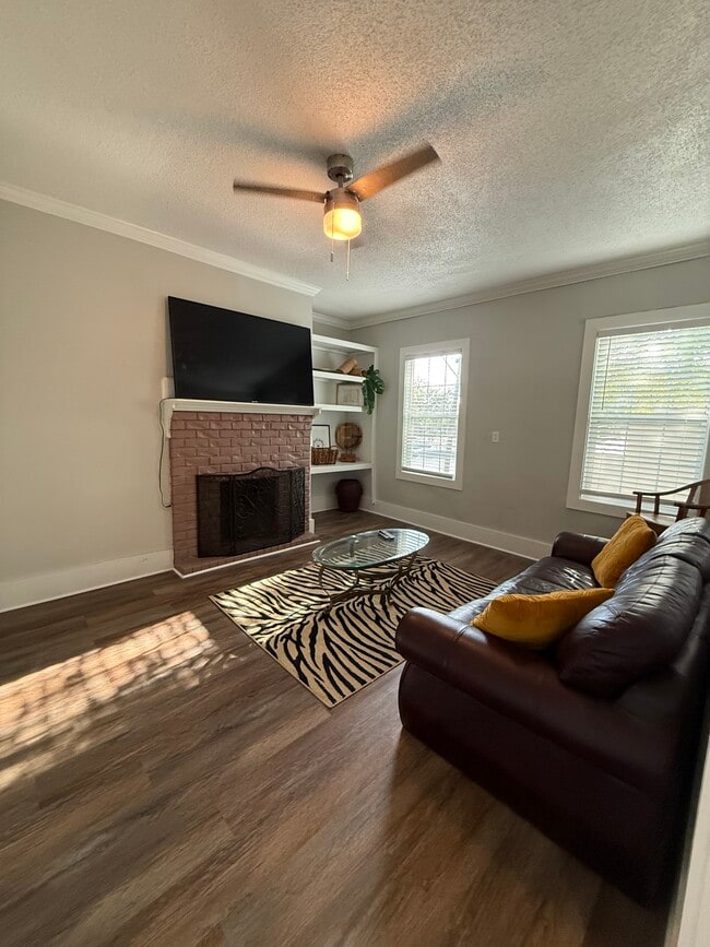 Living room - 1511 Whitaker St