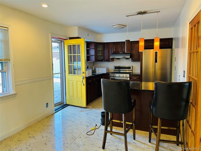 Foto del edificio - 86-07 Little Neck Pkwy