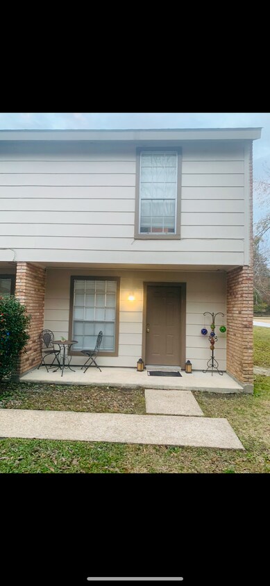 Foto principal - 14732 Hooper Rd