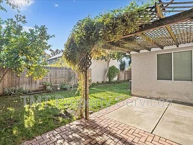 Foto del edificio - 3424 Babson Dr