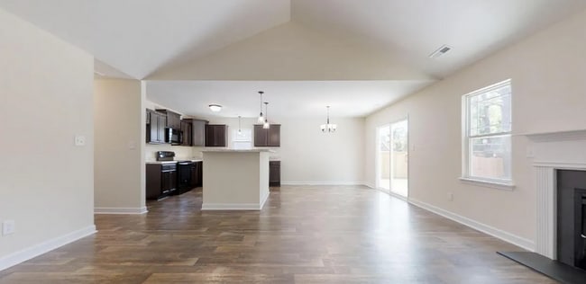 Building Photo - NEW LISTING!!!!!