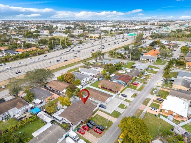 Foto del edificio - 310 SW 76th Ct