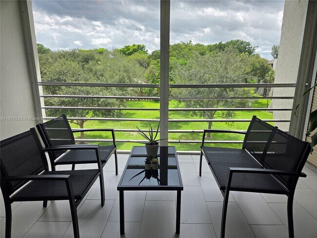 Foto del edificio - 9410 Poinciana Pl