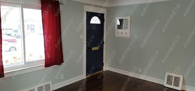 Foto del edificio - 2934 N Alexander Ave