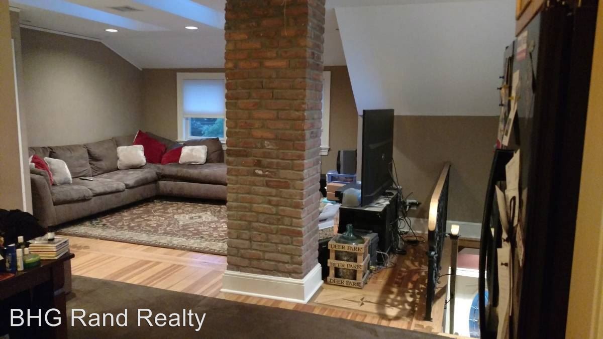 Primary Photo - 2 br, 1 bath Apartment - 15 saratoga Ave