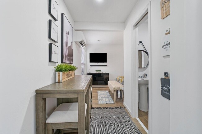 Foto del edificio - 1401 Mystic Ct