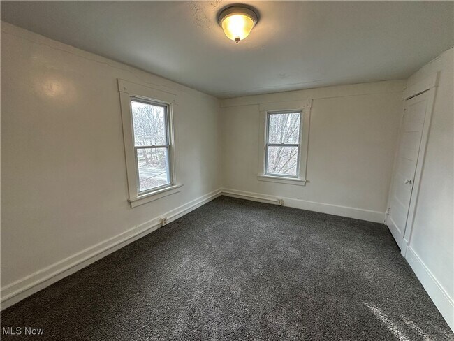 Foto del edificio - 696 Gaylord Ave