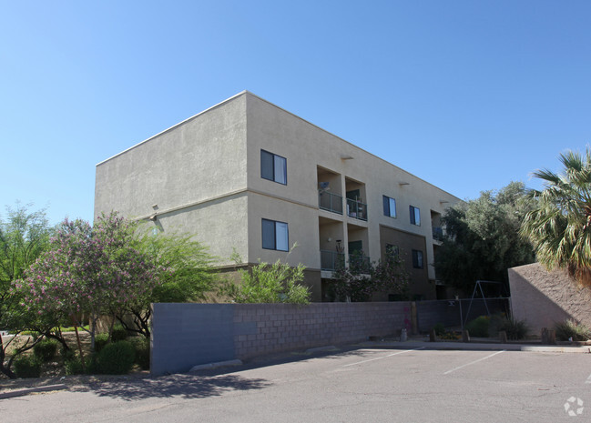 Building Photo - Rancho Cielo