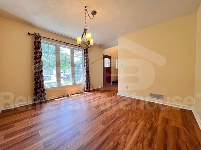 Building Photo - 1513 NE Michael Dr