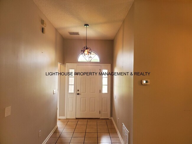 Foto del edificio - Beautiful and Spacious 5 Bed/2 Bath Home i...