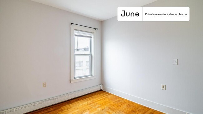Foto del edificio - Private bedroom in 4 bed/1 bath Home