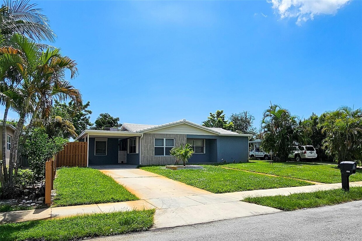 Primary Photo - 1702 Tropical Dr