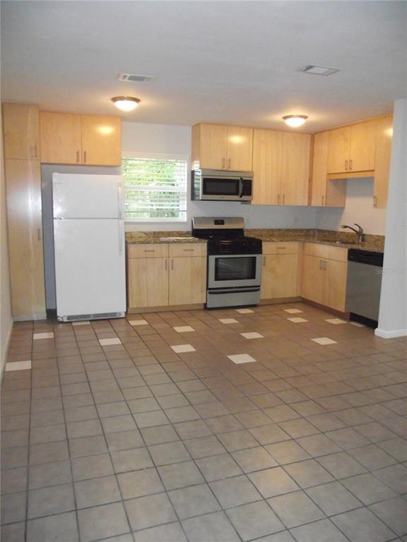 Foto del edificio - 413 NW 35th Ter