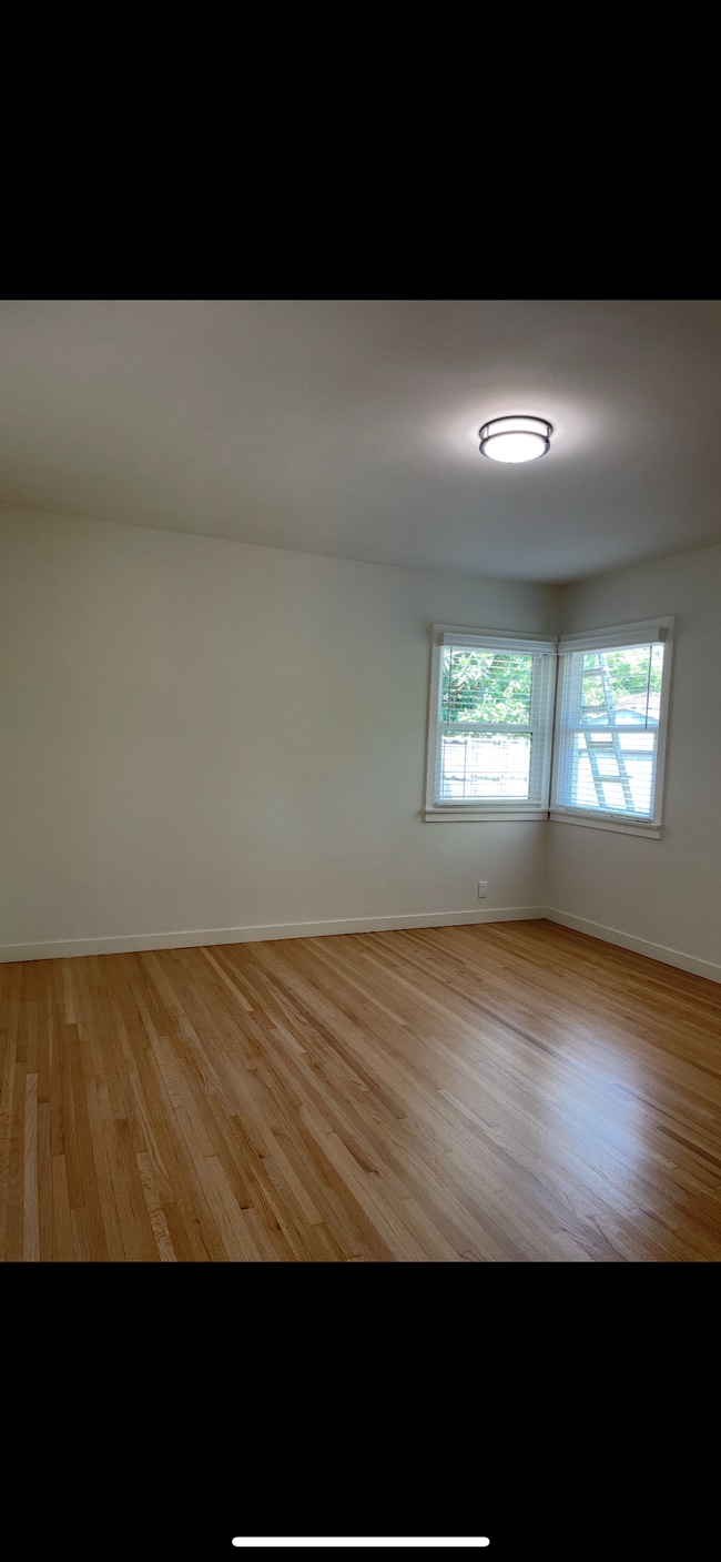 Foto del edificio - 6505 Greenbush Ave