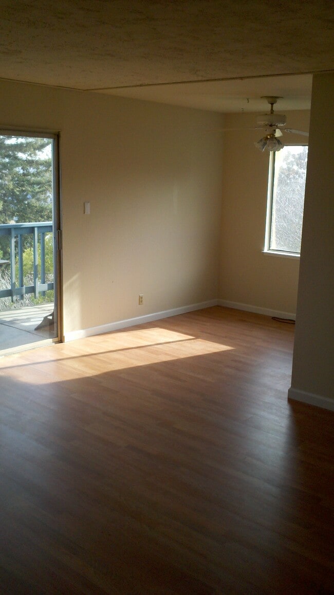 Living room - 40 Foster St