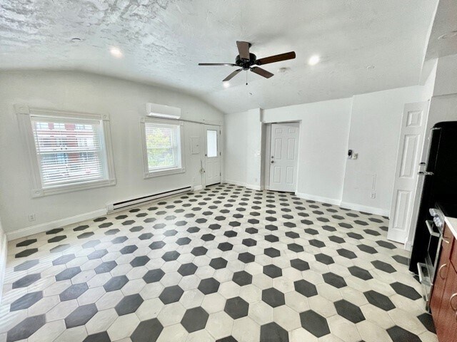 Foto del edificio - 223 Endicott St