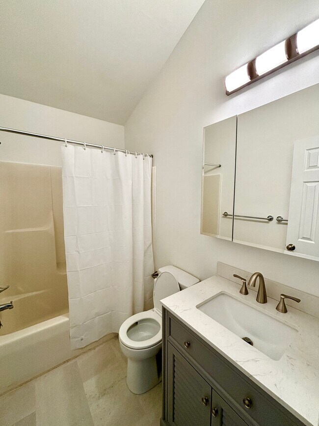 Foto del edificio - 402 Warren Rd