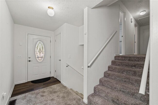 Building Photo - 880 Winfield Ct