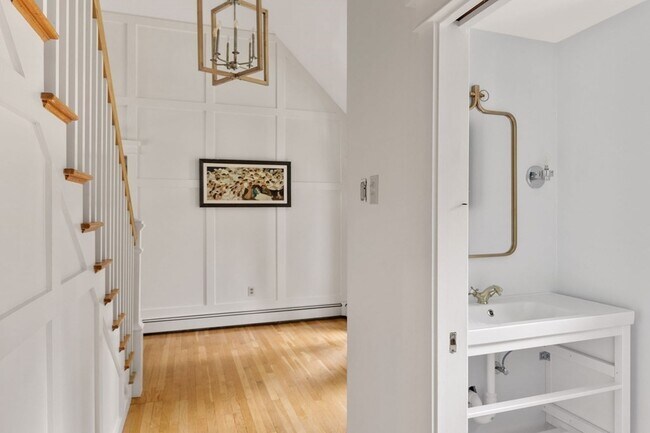 Foto del edificio - 263 Morse Rd