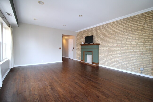 Building Photo - 1517 W Jonquil Terrace