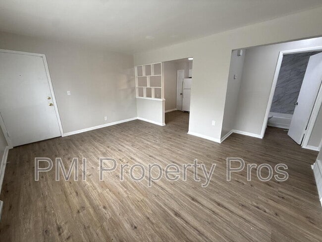 Building Photo - 7701 W Hampton Ave