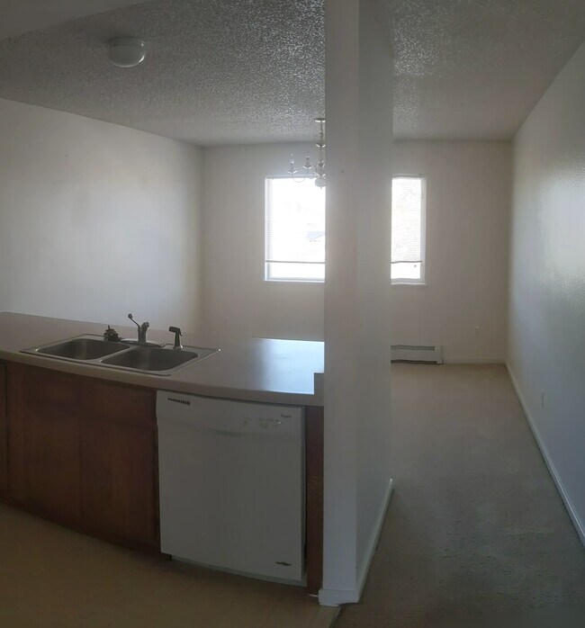 Foto del edificio - 4502 E 12th St