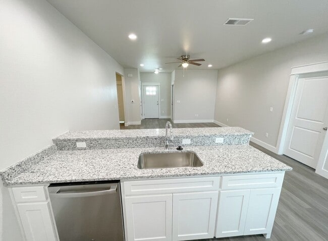 Foto del edificio - Beautiful 3bd 2ba in New neighborhood