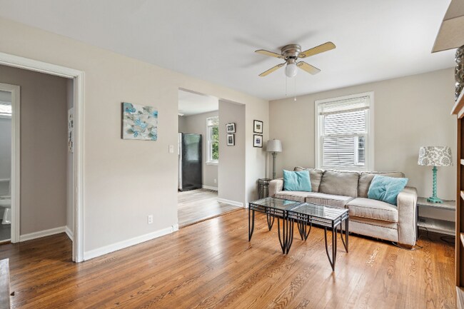 Foto del edificio - 5424 Oakmont Cir