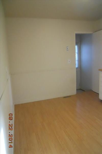 Building Photo - Large Fenced Yard