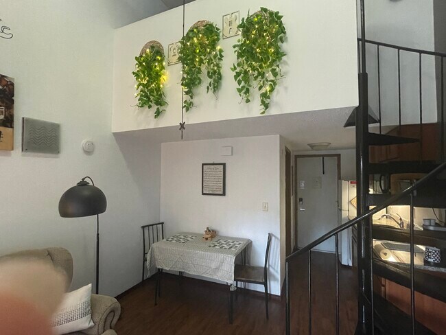 Foto del edificio - 803 W Springfield Ave