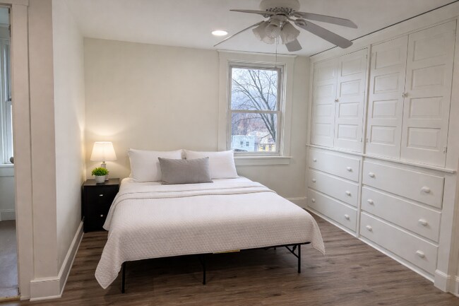 Foto del edificio - 247 N Main St