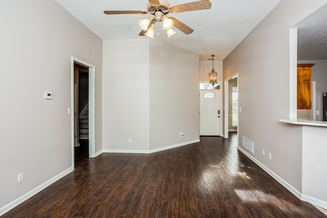 Foto del edificio - 610 Classic Dr N