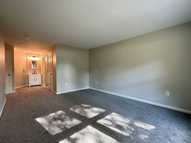 Building Photo - 3524 W Shore Rd